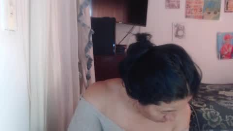 Snapshot of yasmin_love85 chatting on February 6, 2025, 5:09 pm yasmin_love85 online show from February 6, 2025, 5:09 pm