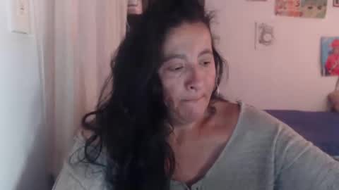 yasmin_love85 online show from April 14, 2026, 3:40 pm