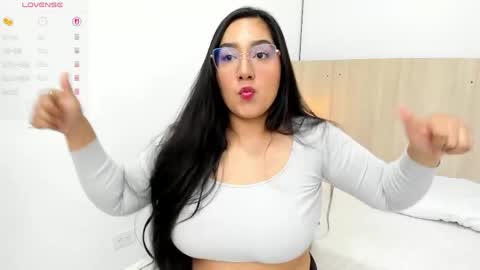 Yasmin Ortiz online show from April 16, 2026, 3:29 am