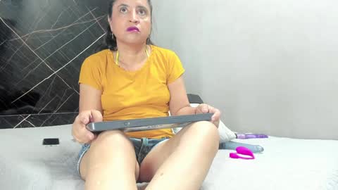 yaya____ online show from January 14, 2025, 12:56 pm