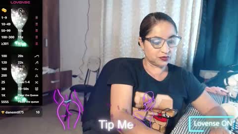 yaya____ online show from February 14, 2026, 8:49 pm