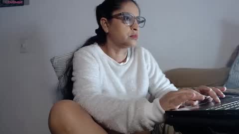 yaya____ online show from February 23, 2026, 9:45 pm