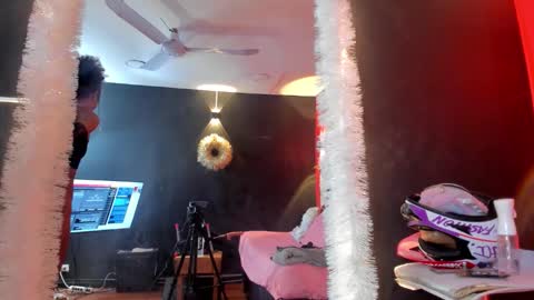 YAYA online show from December 3, 2025, 5:04 am