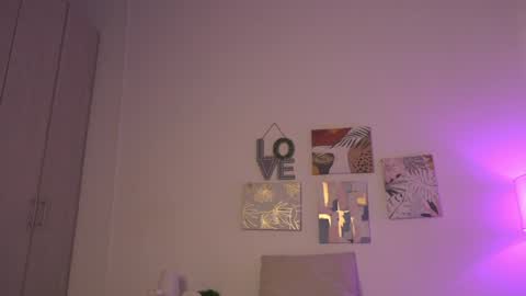 yayoi_cresp18 online show from December 18, 2024, 4:06 pm