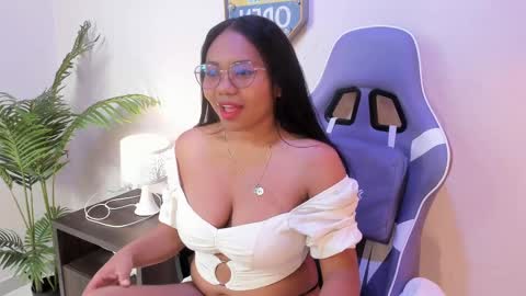 yeika_foxy online show from February 22, 2025, 9:23 am