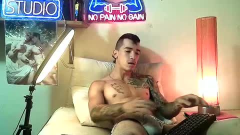 yeisoncastellanos1999 online show from December 5, 2025, 5:53 pm