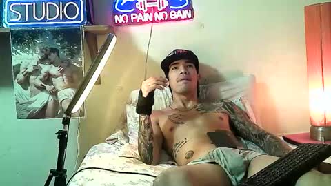 yeisoncastellanos1999 online show from February 20, 2026, 8:53 pm