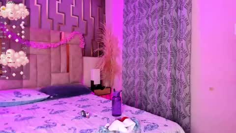 yelena  online show from December 21, 2024, 1:53 pm