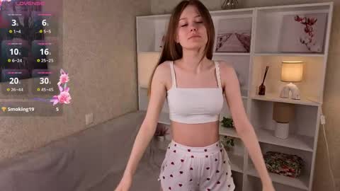 Snapshot of yelenaolaya chatting on May 20, 2026, 1:23 am Kate online show from May 20, 2026, 1:23 am