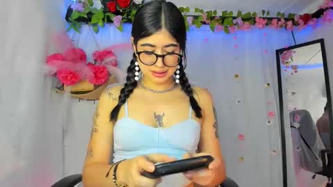 YELINA online show from December 4, 2025, 11:57 pm