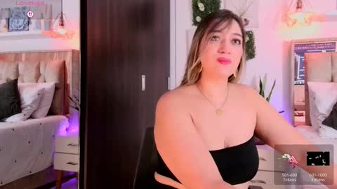 yellow_lily online show from March 23, 2026, 5:50 pm