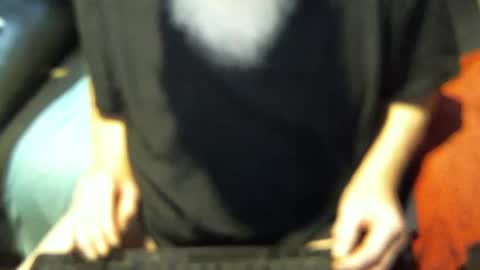 Snapshot of yellowsnakes chatting on November 18, 2025, 10:47 pm . y e l l o w s n a k e s . online show from November 18, 2025, 10:47 pm