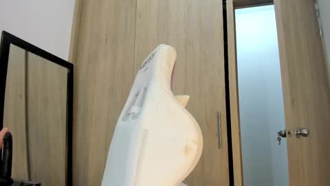 yenifer016 online show from February 24, 2025, 3:55 am