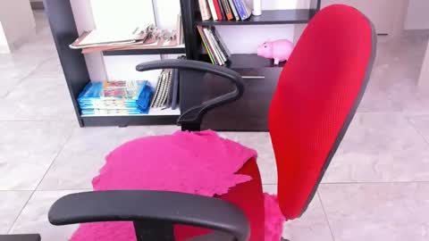 yenlo01 online show from January 28, 2025, 8:15 pm