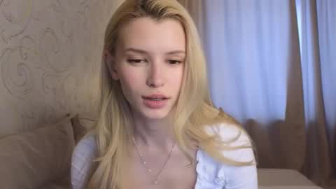 Snapshot of yennaone chatting on February 17, 2026, 6:32 am Yenna online show from February 17, 2026, 6:32 am