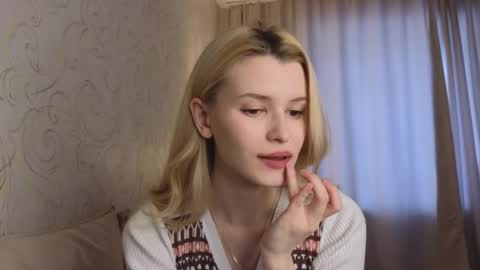 Snapshot of yennaone chatting on February 25, 2026, 6:12 am Yenna online show from February 25, 2026, 6:12 am