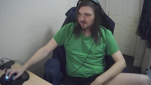 Snapshot of yeovil_alex chatting on December 16, 2024, 1:10 am Alex online show from December 16, 2024, 1:10 am