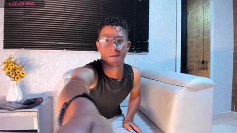 Snapshot of yeps_pluss chatting on October 17, 2025, 8:22 pm M O R E N O online show from October 17, 2025, 8:22 pm