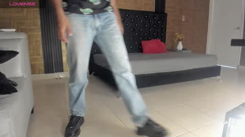 Snapshot of yeps_pluss chatting on October 19, 2025, 8:20 pm M O R E N O online show from October 19, 2025, 8:20 pm