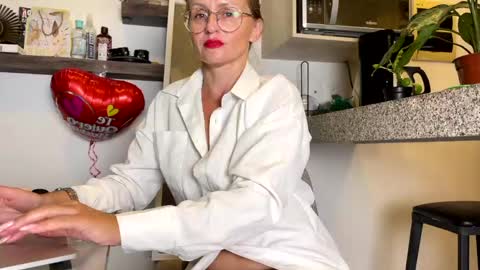 Snapshot of yes_mommy_zlata chatting on February 24, 2025, 11:41 pm Zlata online show from February 24, 2025, 11:41 pm