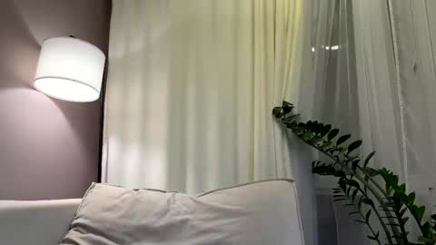 Snapshot of yes_mommy_zlata chatting on October 5, 2025, 7:01 pm Zlata online show from October 5, 2025, 7:01 pm