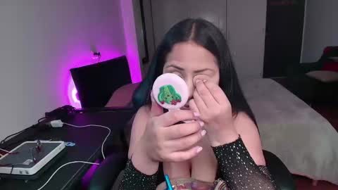 yesie_hot2 online show from September 17, 2025, 1:07 am