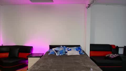 yesie_hot2 online show from March 6, 2026, 1:35 am