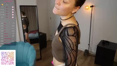 Kiki online show from November 16, 2025, 3:50 pm