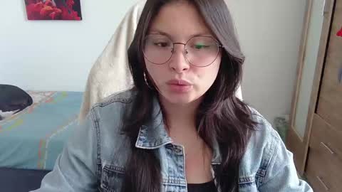 yessica_gomez01 online show from April 30, 2026, 9:08 pm