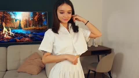Polly online show from October 22, 2025, 7:52 am