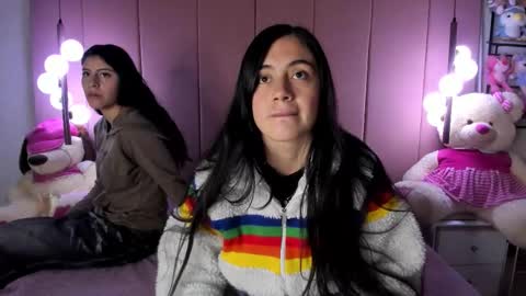 yinyang_luar online show from January 5, 2026, 7:06 pm