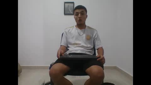 yissus_20 online show from November 8, 2025, 6:40 pm