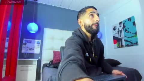 Yiyo online show from December 22, 2025, 8:33 am