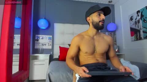 Yiyo online show from February 13, 2026, 4:08 am