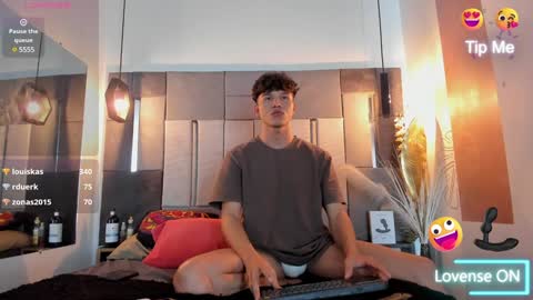 yizus_bonz online show from December 12, 2024, 6:14 am