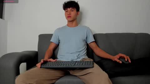 yizus_bonz online show from January 18, 2026, 12:03 am