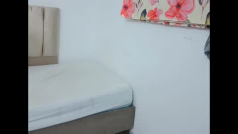 Snapshot of yizz_laan chatting on February 25, 2026, 7:18 am yizz_laan online show from February 25, 2026, 7:18 am