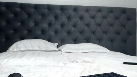 ynnasquirt online show from March 8, 2025, 8:22 am