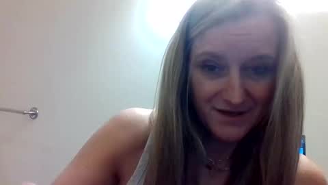 Snapshot of yogabuttttttt chatting on February 9, 2026, 5:44 am yogabuttttttt online show from February 9, 2026, 5:44 am