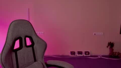 yoka_paradoxxx online show from February 4, 2026, 9:15 am