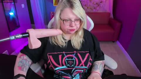 Snapshot of yoki_shizuko chatting on April 20, 2026, 5:54 am Yoki online show from April 20, 2026, 5:54 am