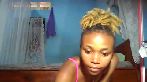 yolandrina90 online show from September 30, 2025, 11:48 am