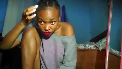 yolandrina90 online show from October 16, 2025, 6:53 pm