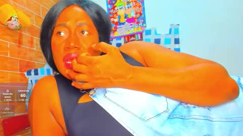 yonnsol_avril online show from December 21, 2025, 10:28 pm