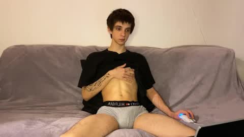 Yoo Dee Ohh online show from November 25, 2025, 5:57 pm