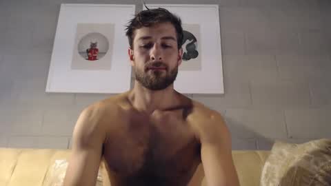 Yoooups online show from November 2, 2025, 9:39 pm