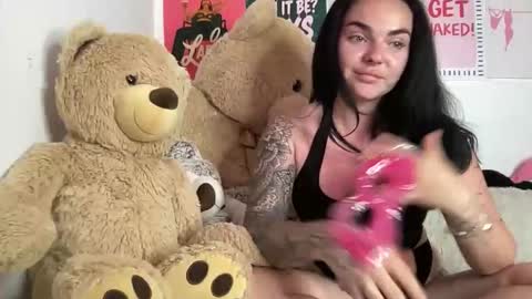 Yorkshire Girly online show from May 24, 2026, 1:49 pm