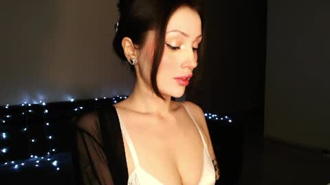 Snapshot of you_deserve chatting on April 10, 2026, 9:19 pm Sophie online show from April 10, 2026, 9:19 pm