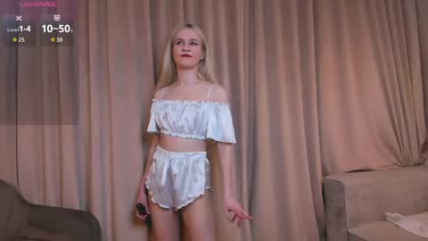 Elizabeth brunette -- Darline blonde  online show from May 8, 2026, 7:30 pm