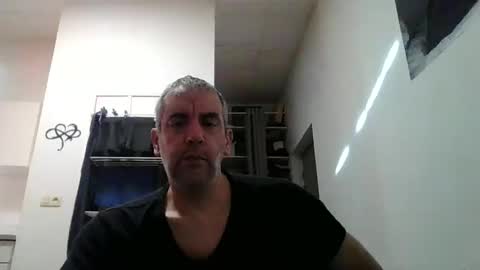 Snapshot of youdeservit chatting on February 4, 2025, 8:35 am CrayZio online show from February 4, 2025, 8:35 am